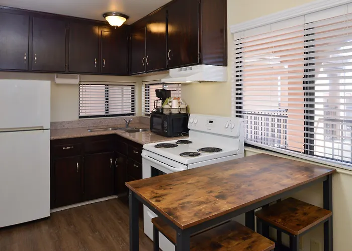 Edgewater Inn&Suites